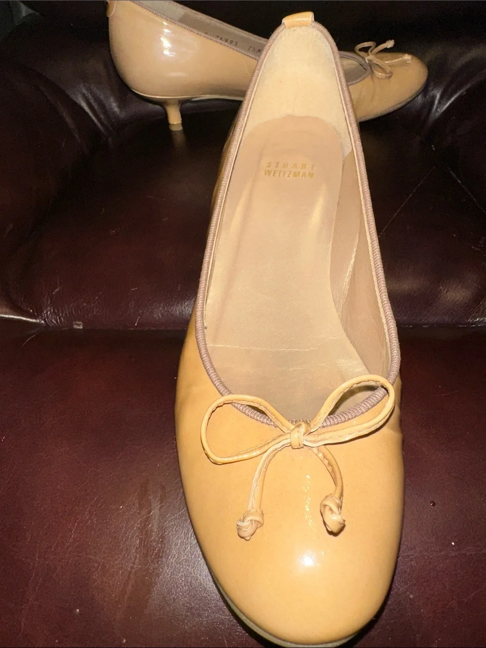 Stuart Weitzman Nude Patent Leather Kitten Heels - Picture 13 of 16